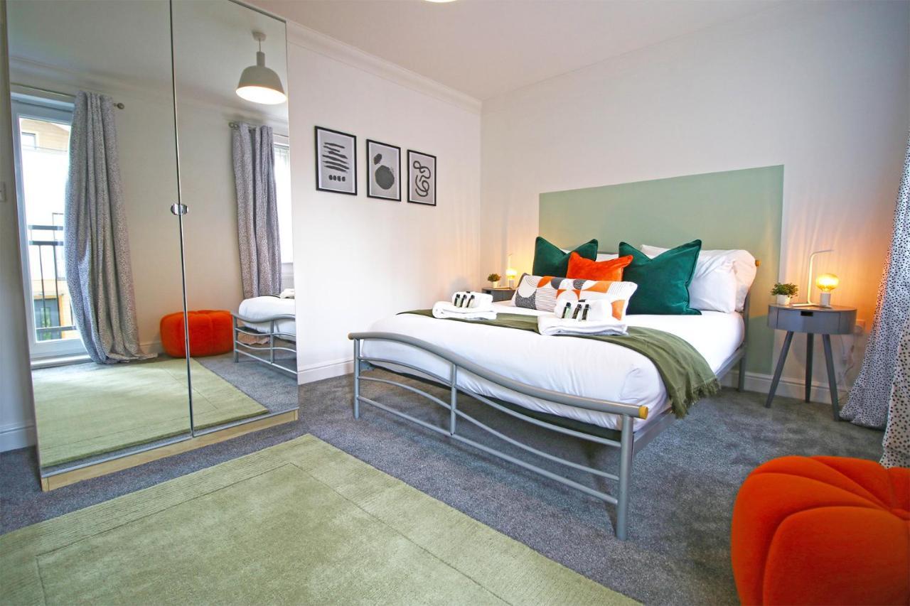 Dock House - 5 Bedroom House - Sleeps 7 Newport  Extérieur photo